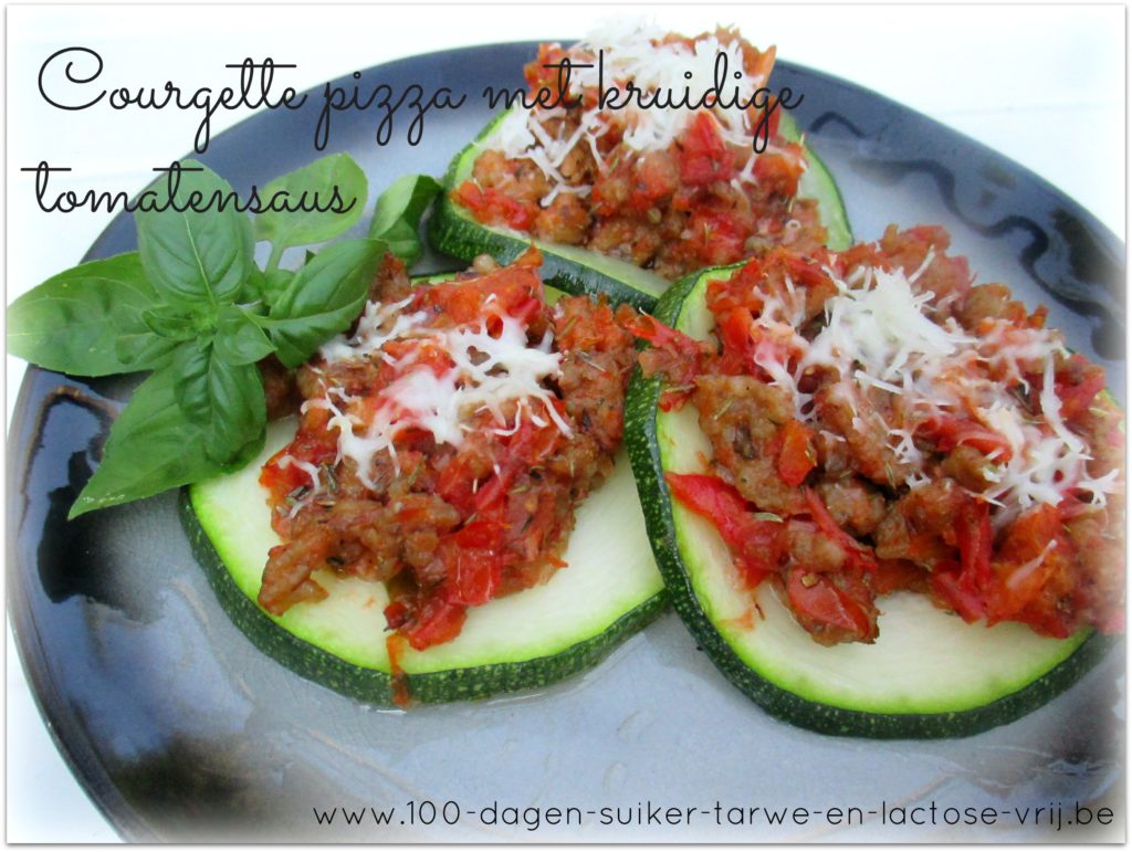 courgette pizza met kruidige tomatensaus